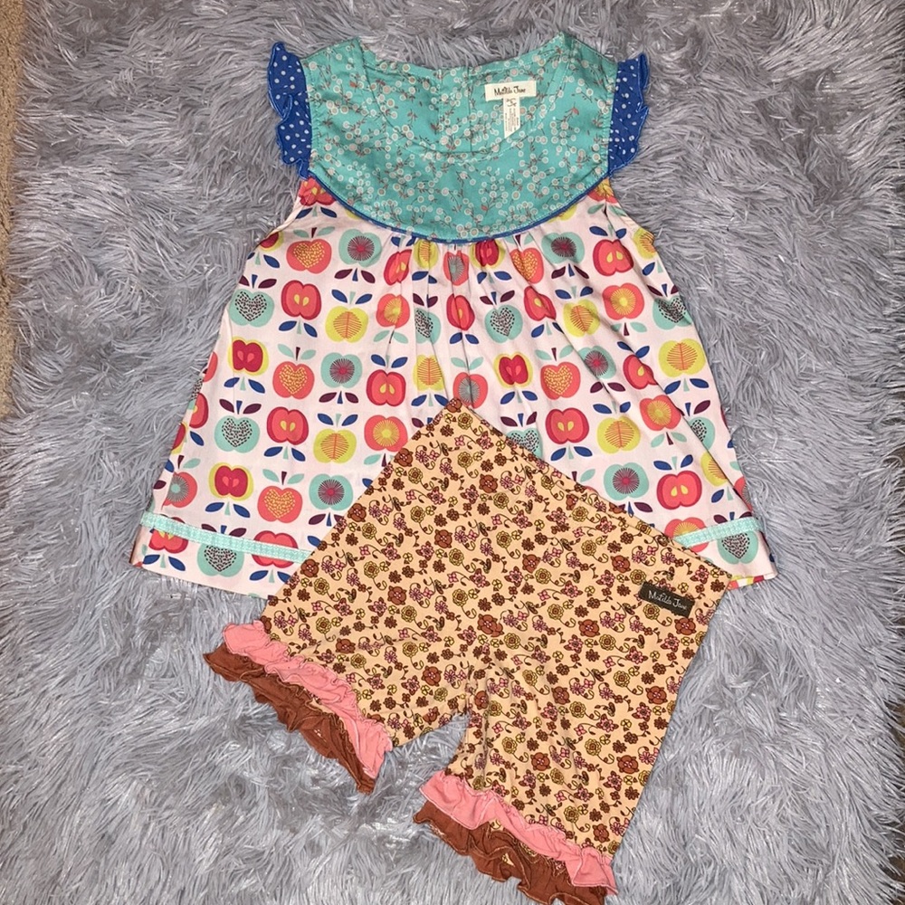Matilda Jane Shorts & Matilda Jane Friends Forever Lucia Shabby Apple Top Size 8